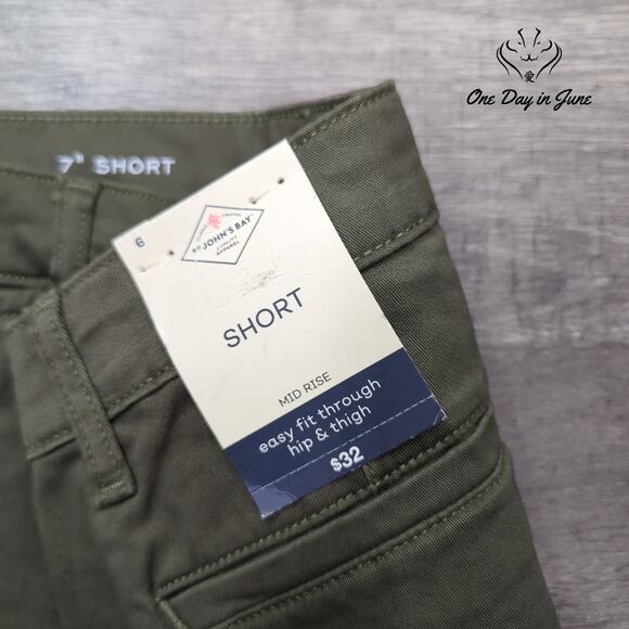 St. John's Bay Mid Rise Shorts Size 6 - Picture 2 of 7